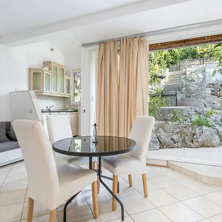 By The Sea - 21995 Apartamento Trogir